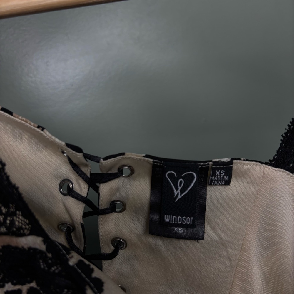 Windsor Leopard Print Lace-Up Top - Picture 4 of 5